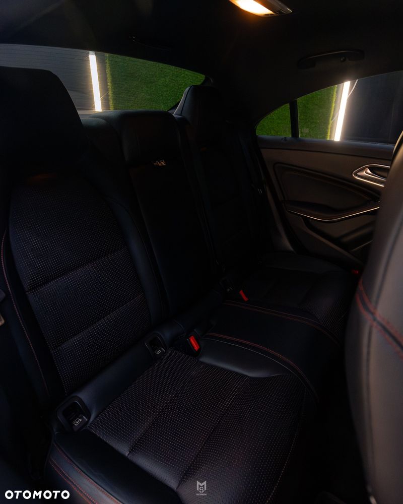 Mercedes-Benz CLA 220 4-Matic AMG Line - 19