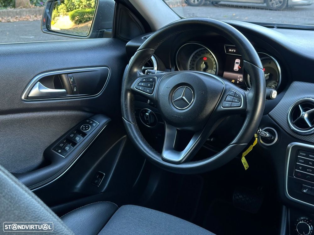 Mercedes-Benz GLA 180 d 7G-DCT Urban - 25