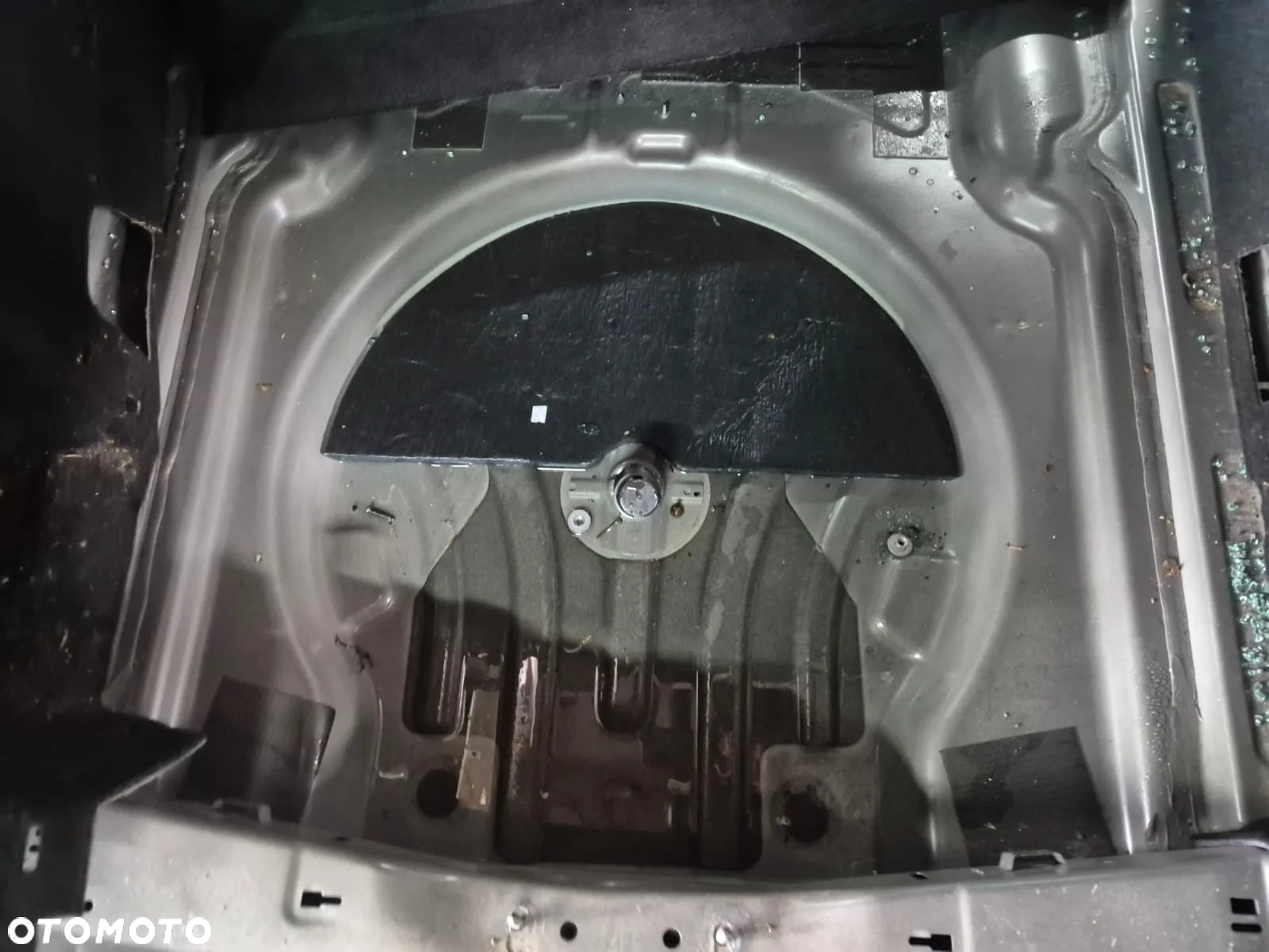WANNA TYŁ , ĆWIARTKA VW TOURAN 5TA - 3