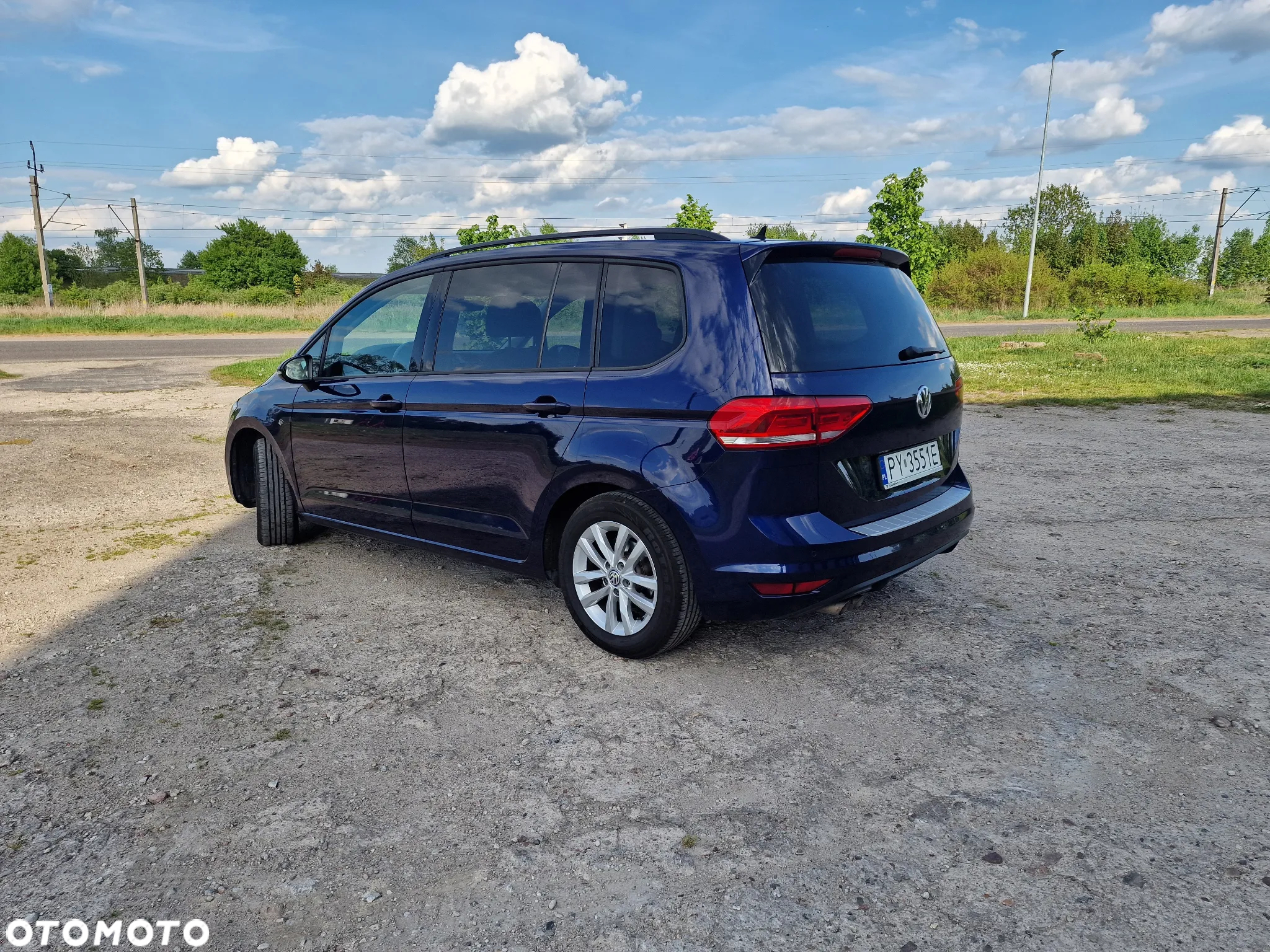 Volkswagen Touran 2.0 TDI BMT Comfortline - 4