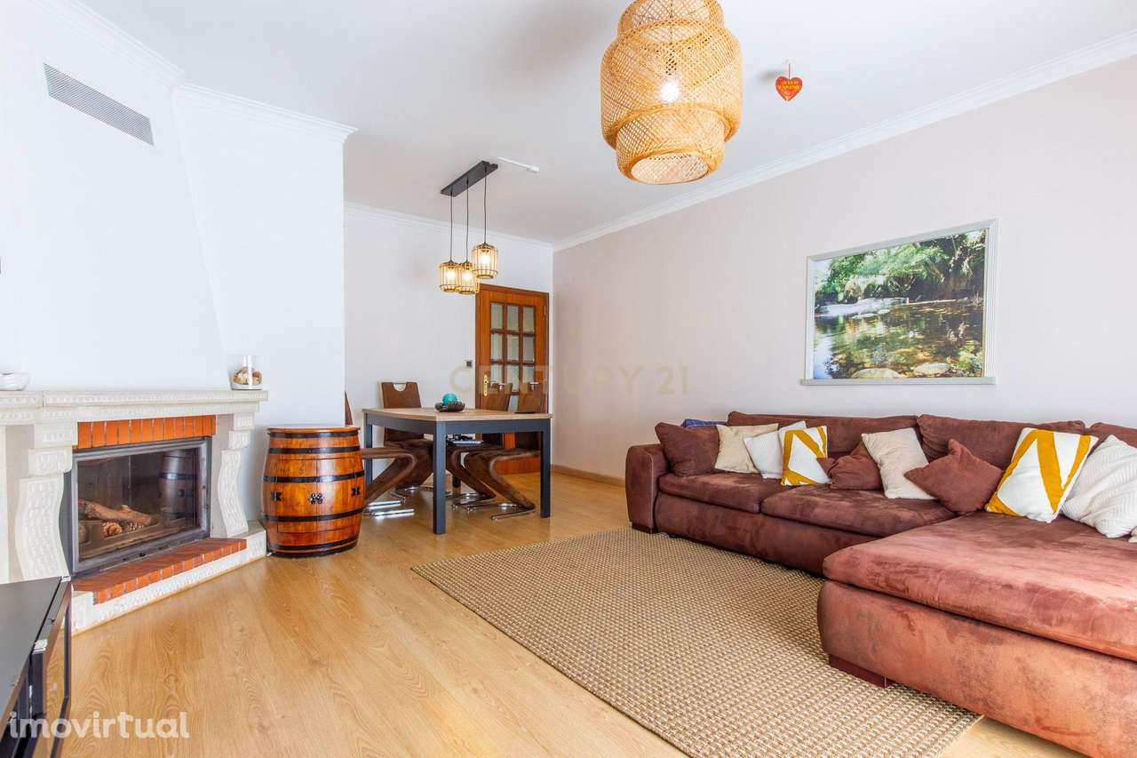 Apartamento T2 em Santa Marta do Pinhal com 86 m² e terraço - Grande imagem: 3/24