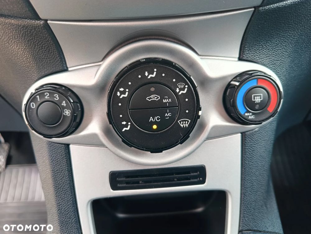 Ford Fiesta 1.25 Champions Edition - 27