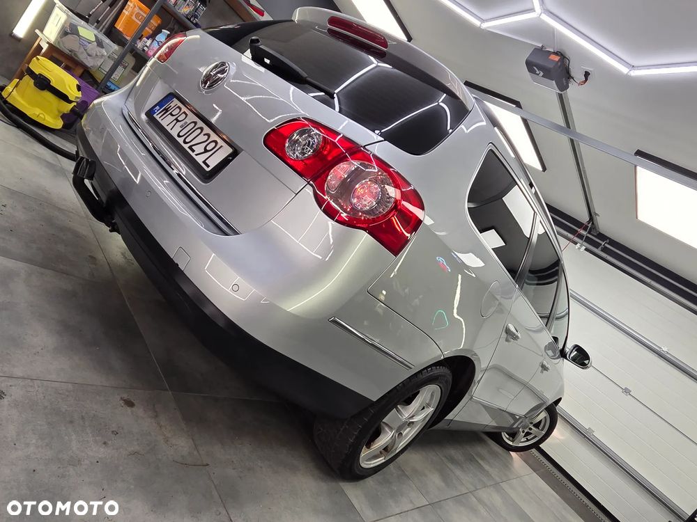 Volkswagen Passat Variant 2.0 TDI BlueMotion Technology DPF Comfortline - 4