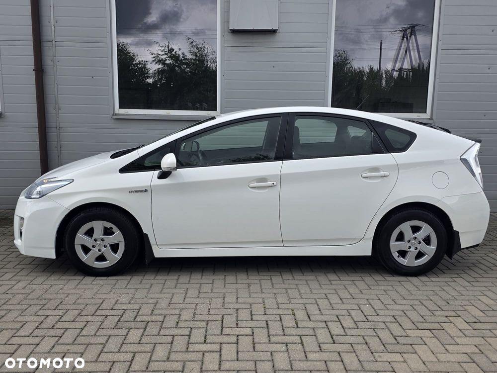 Toyota Prius (Hybrid) - 10