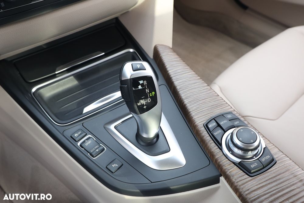 BMW Seria 3 320i Aut. Modern Line - 23