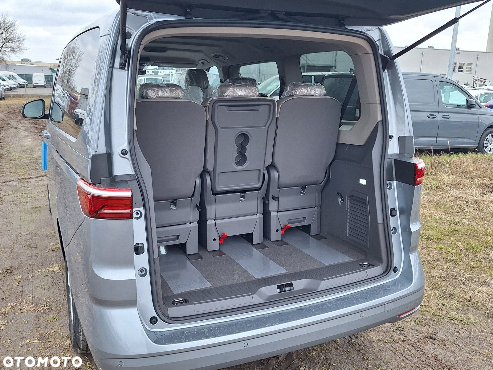 Volkswagen Multivan - 21