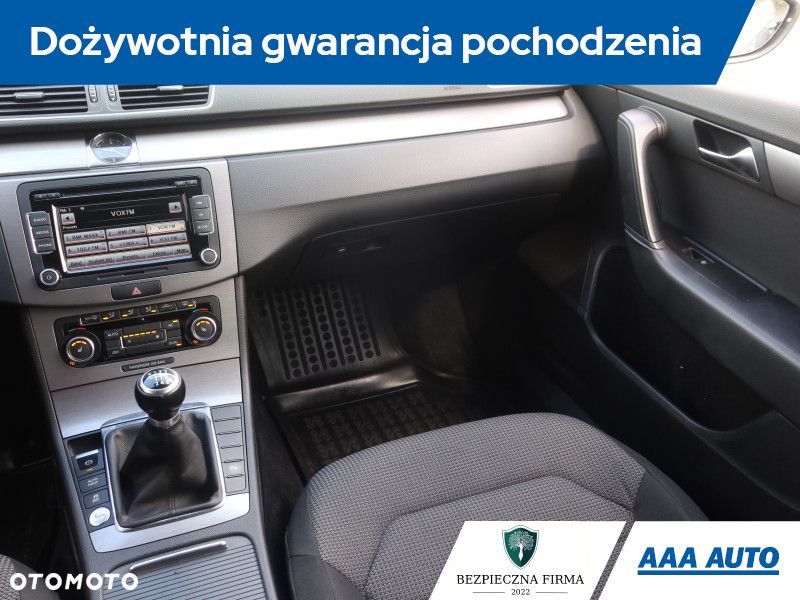 Volkswagen Passat - 10