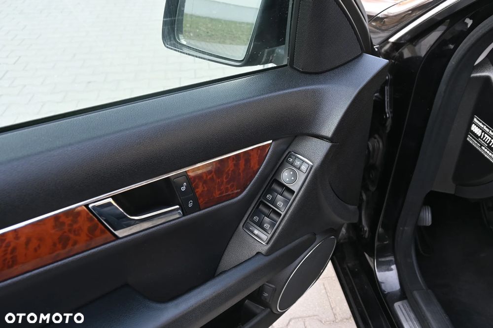 Mercedes-Benz Klasa C 350 CDI DPF 7G-TRONIC BlueEFFICIENCY Avantgarde - 28