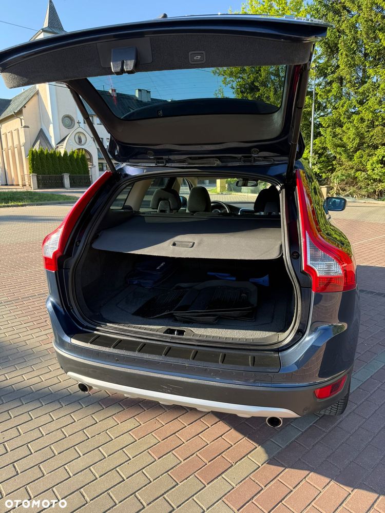 Volvo XC 60 2.4D AWD Momentum - 10
