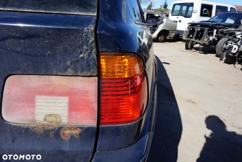 LAMPA TYLNA PRAWA 5 E39 KOMBI  BMW 1995-2000 - 2