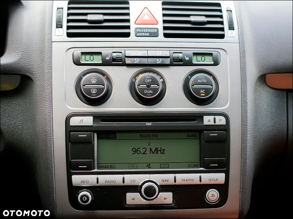 Volkswagen Touran - 25