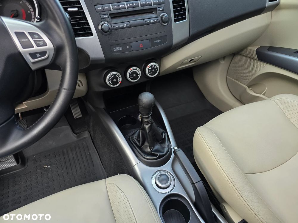 Mitsubishi Outlander 2.0 DID Instyle - 25