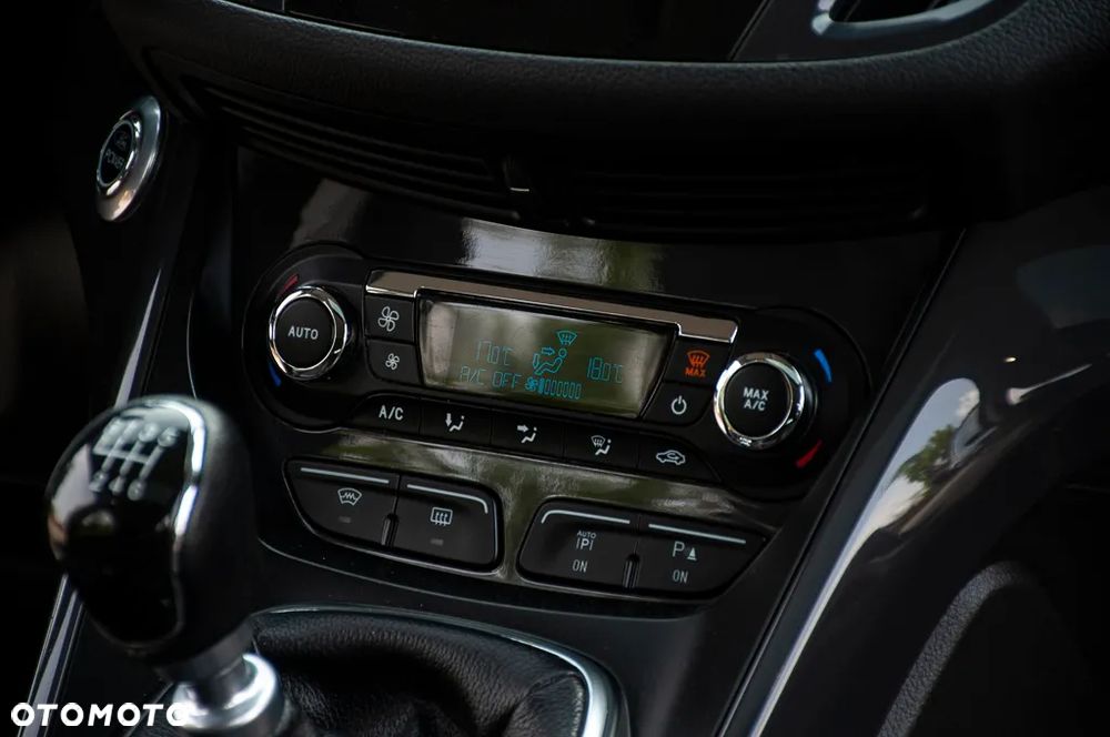 Ford Kuga 2.0 TDCi 2x4 Titanium - 32