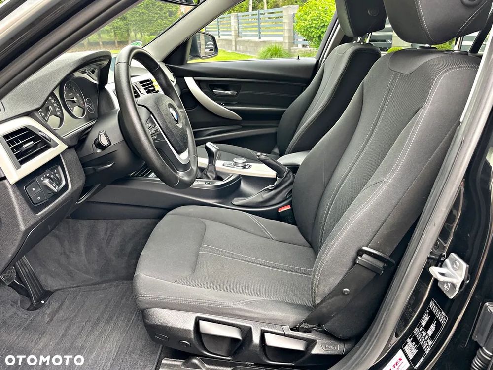 BMW Seria 3 318i Touring Advantage - 24