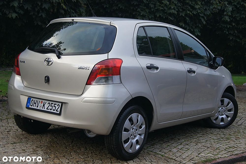 Toyota Yaris 2010 photo 2