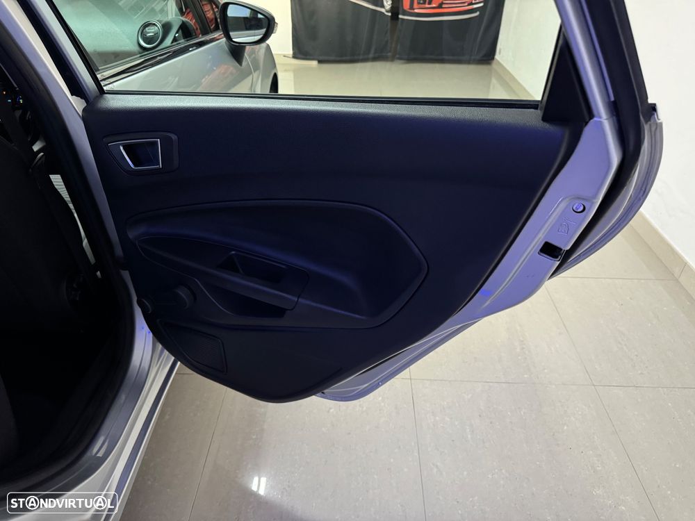 Ford Fiesta 1.0 T EcoBoost Titanium - 33
