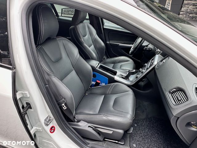 Volvo V60 D4 Geartronic Summum - 16