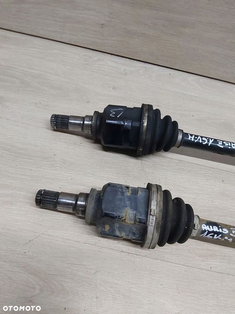 Toyota Auris II półoś lewa przegub 1,6 valvematic 43420-02B30 - 3