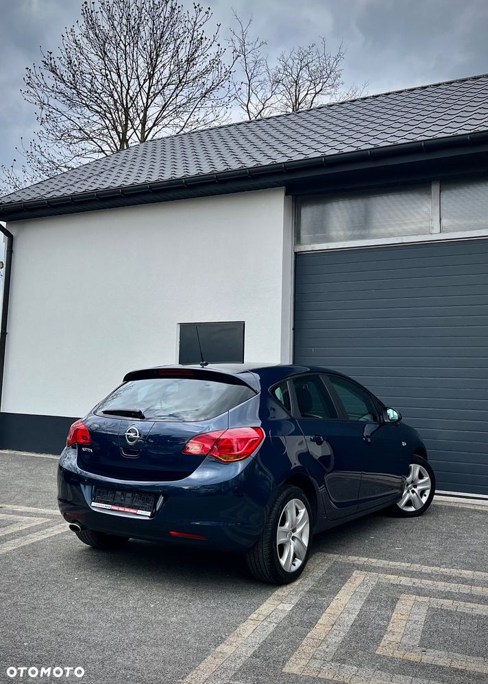 Opel Astra 1.4 T Cosmo EU6 - 4