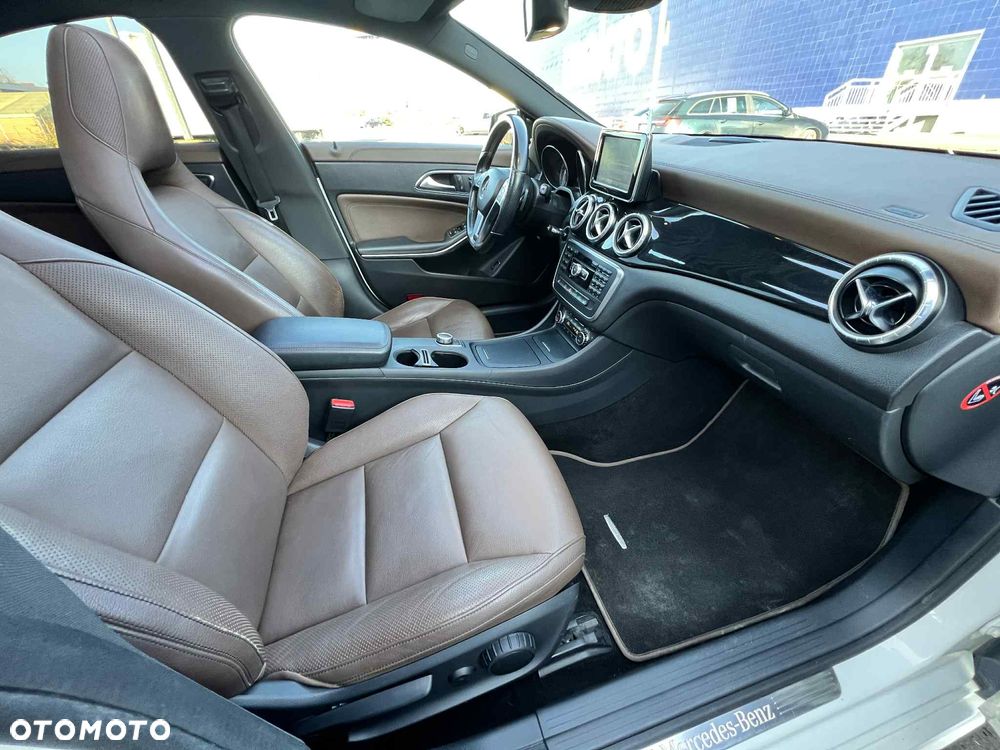 Mercedes-Benz CLA 200 CDI 7G-DCT AMG Line - 30