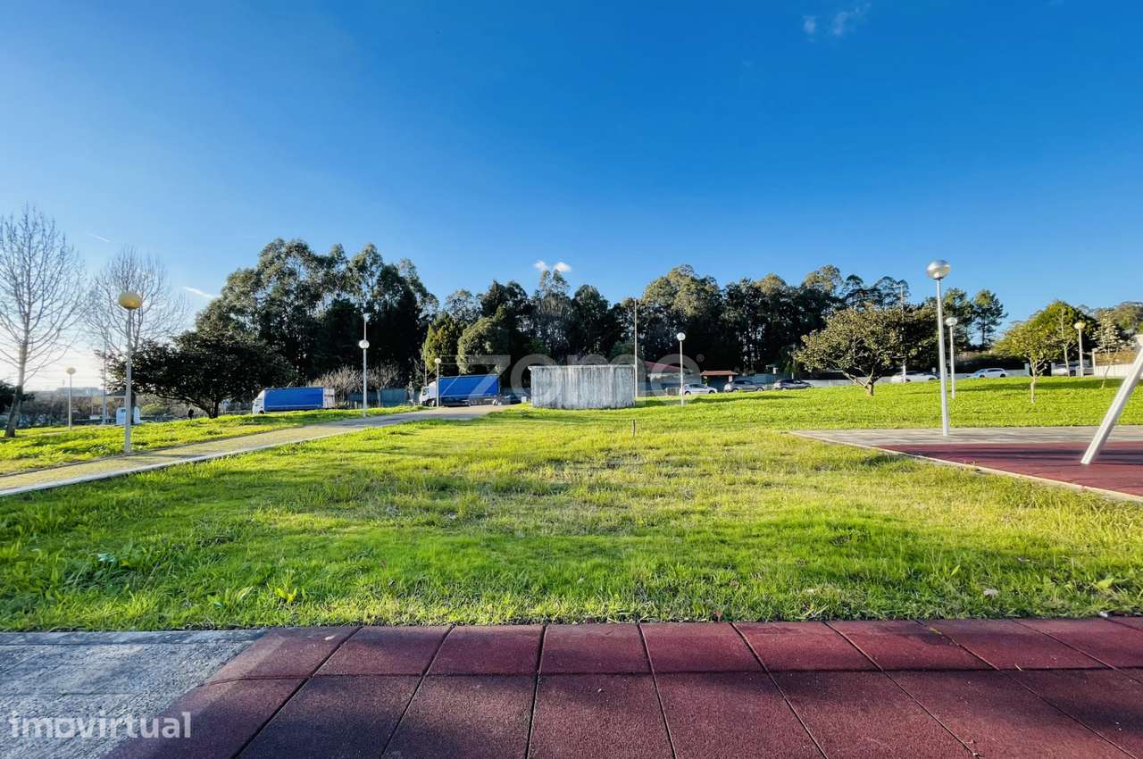 Terreno Urbano para comercio Castelo da Maia-Porto - Grande imagem: 2/26