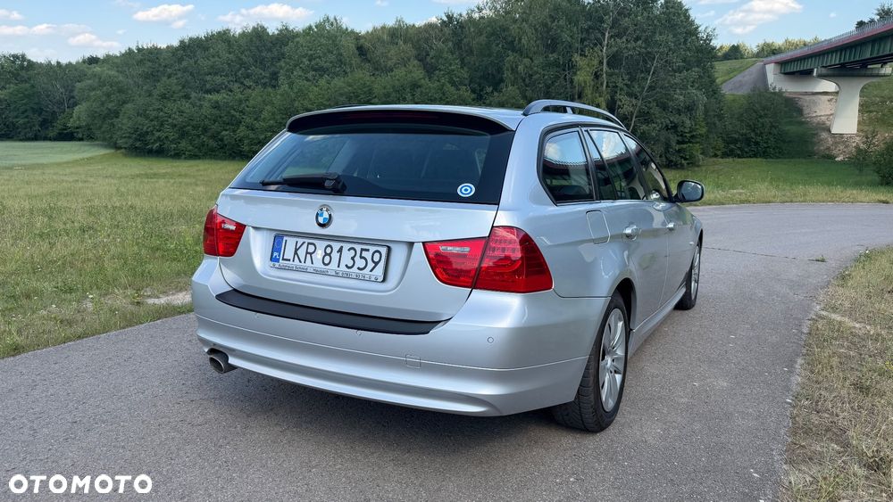 BMW Seria 3 320d xDrive - 21