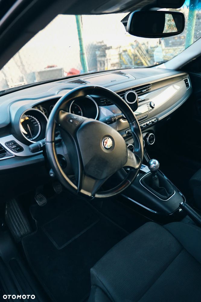 Alfa Romeo Giulietta 1.6 JTDM Distinctive - 8