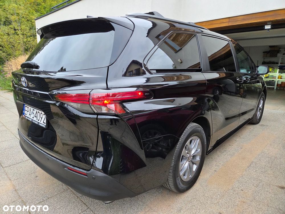 Toyota Sienna - 6