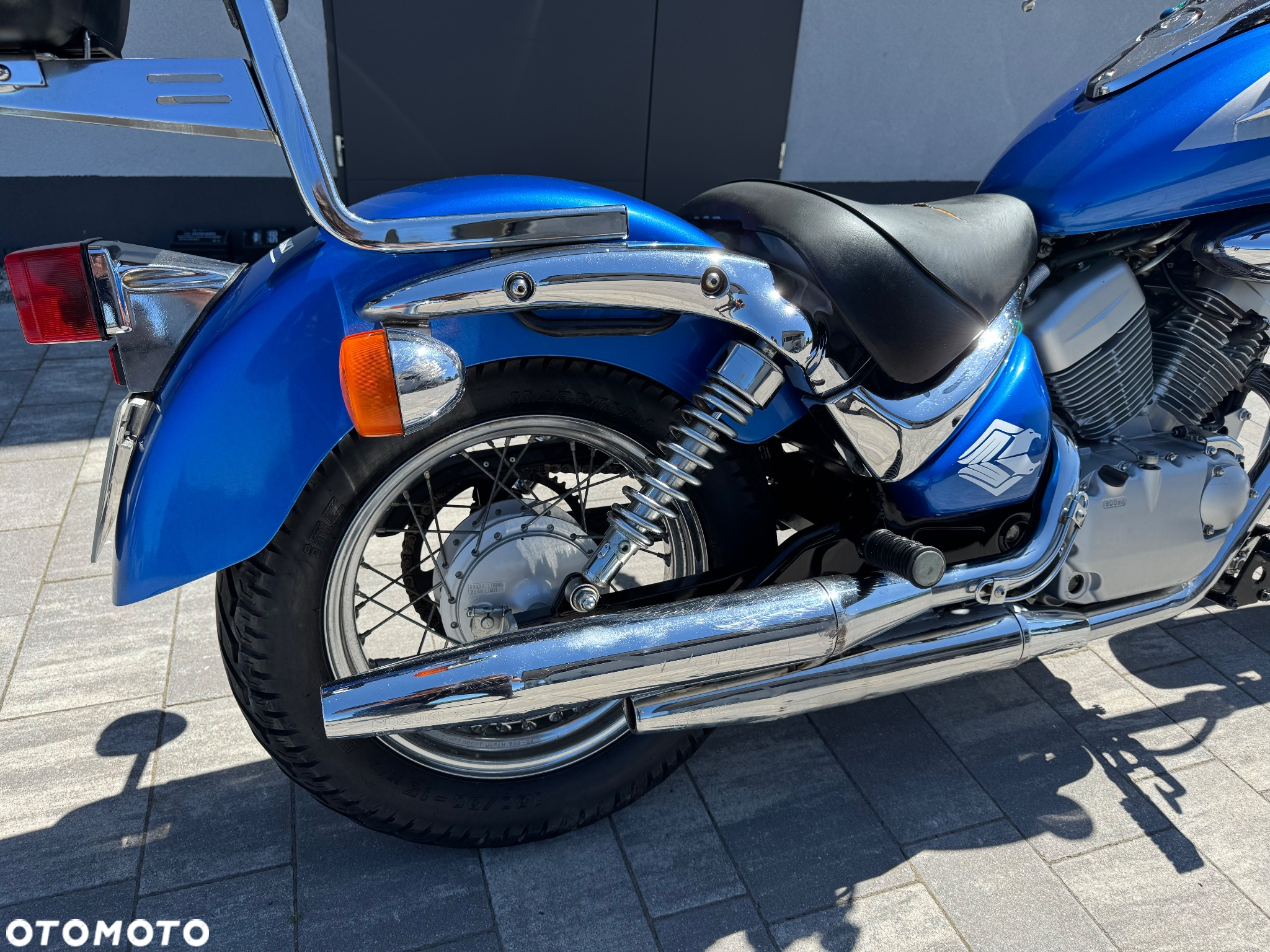 Suzuki Intruder - 13