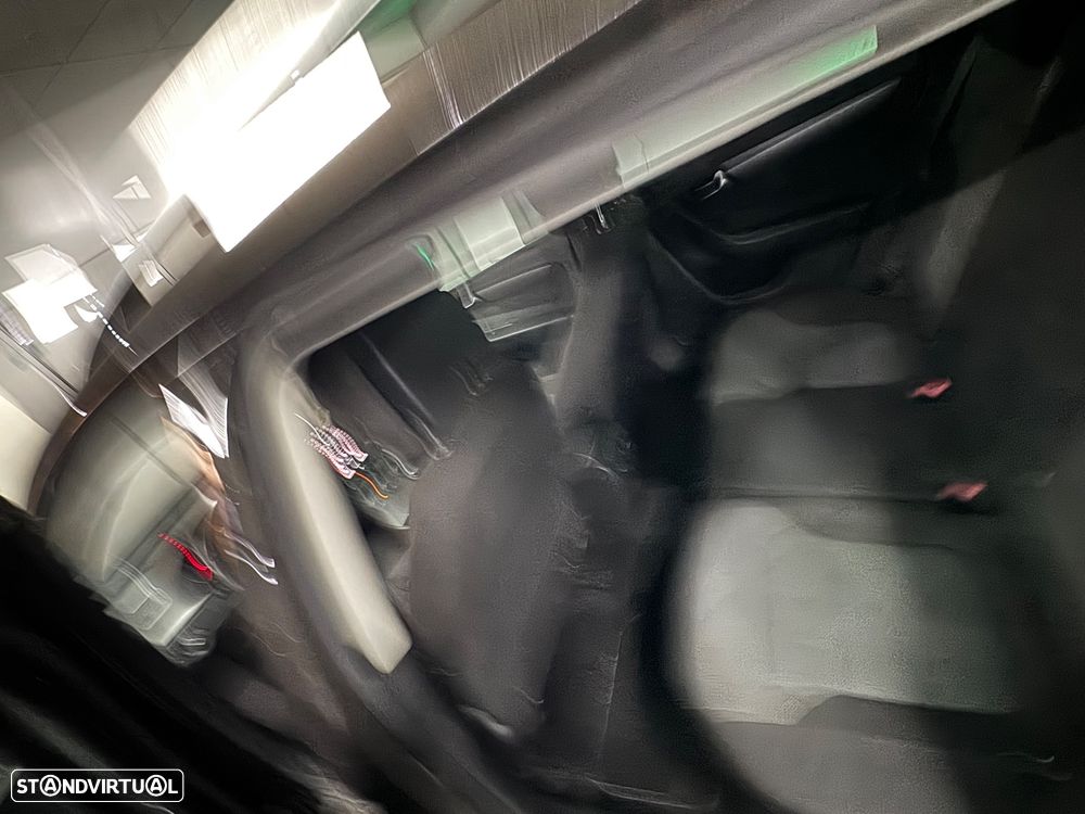 VW Passat Variant 1.6 TDI BlueMotion Highline - 13