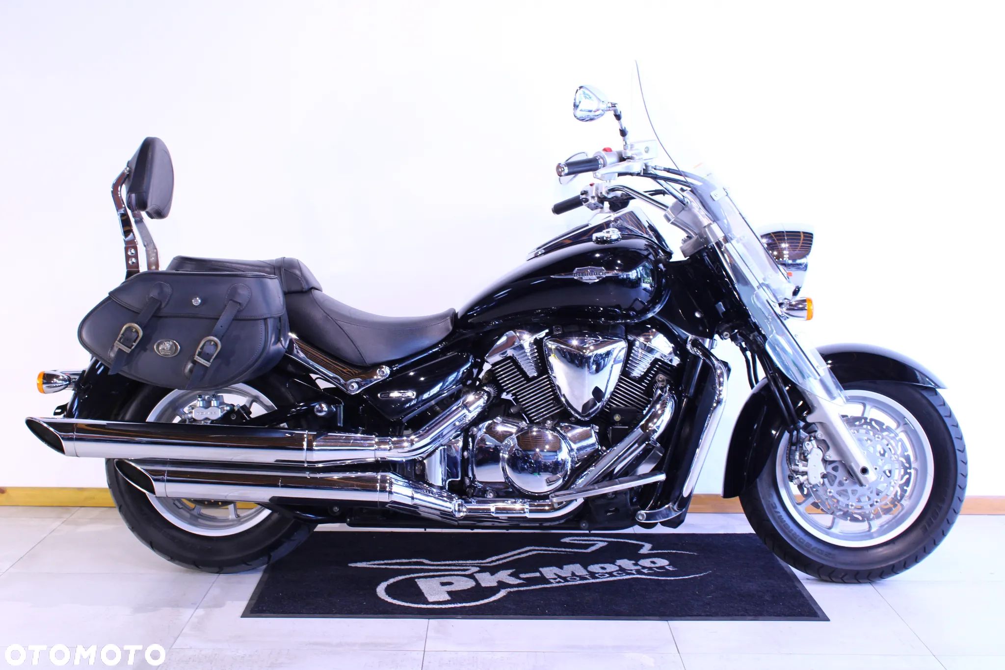 Suzuki Intruder - 1