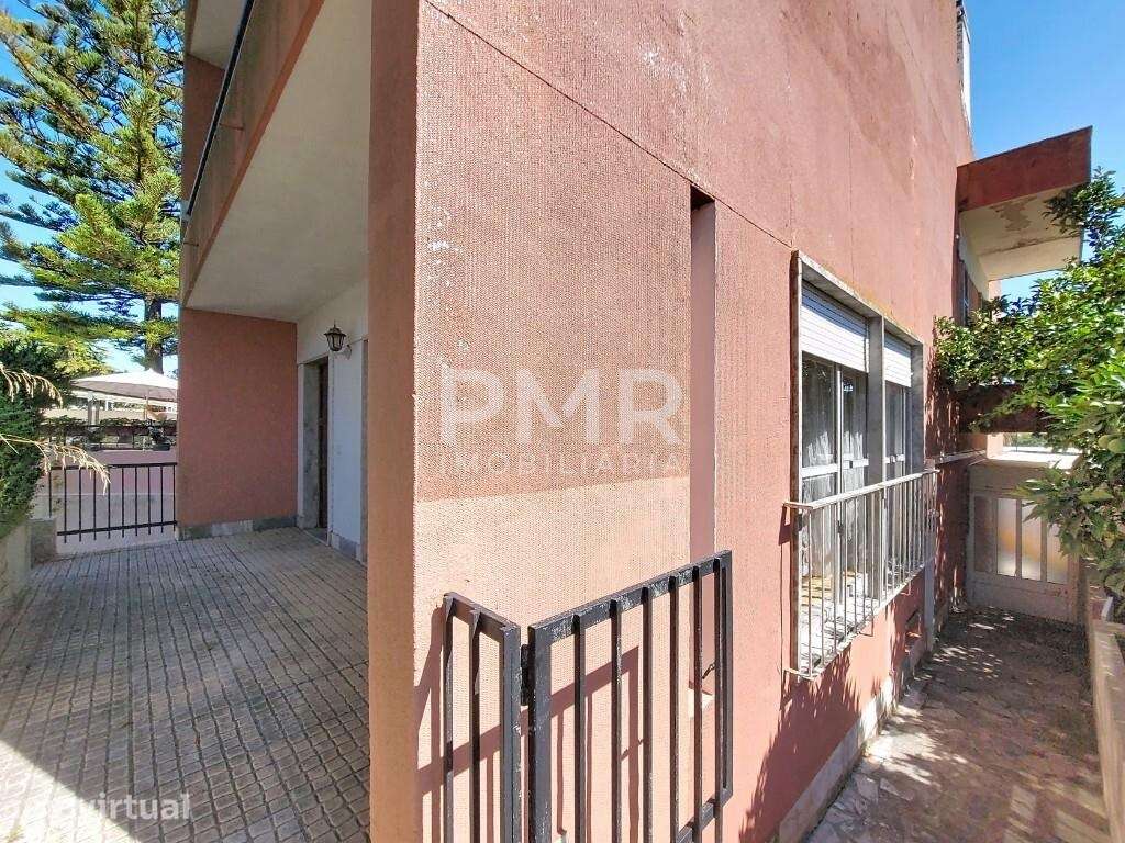 Moradia para remodelação total em Queluz de Baixo, Barcarena - Grande imagem: 4/11
