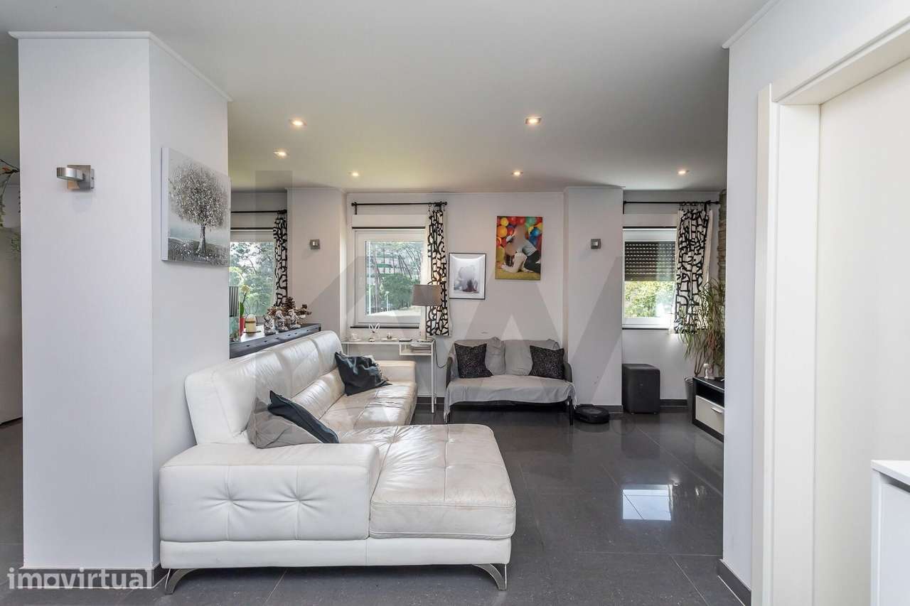 Apartamento T3 Duplex com Design Contemporâneo – Rinchoa, Sintra - Grande imagem: 4/41