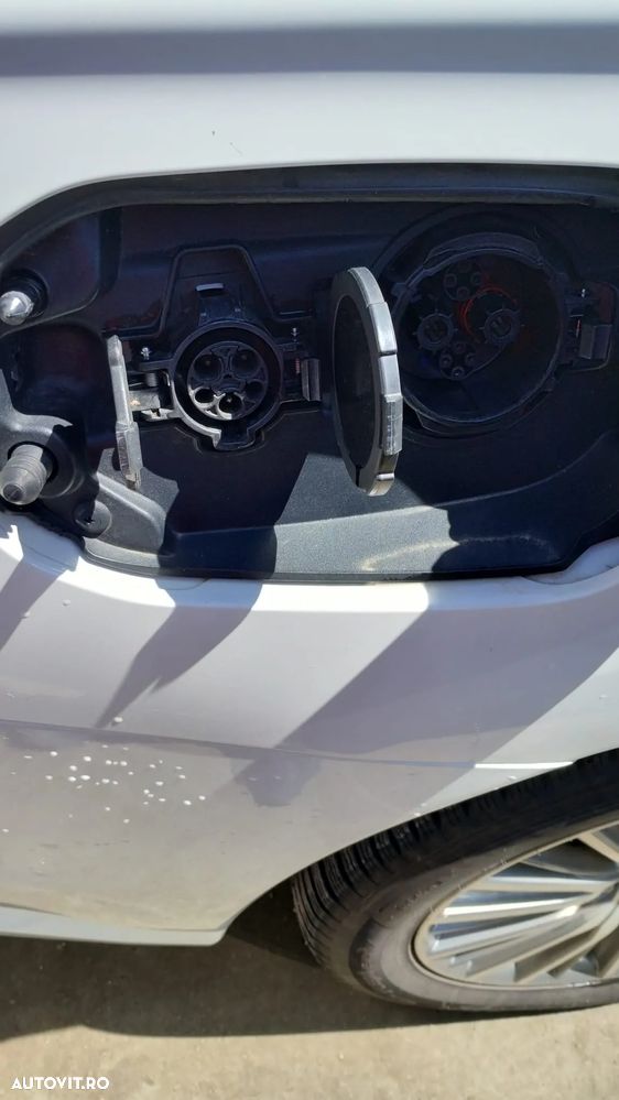 Mitsubishi Outlander ver-2-4-4wd-plug--in-hybrid - 9