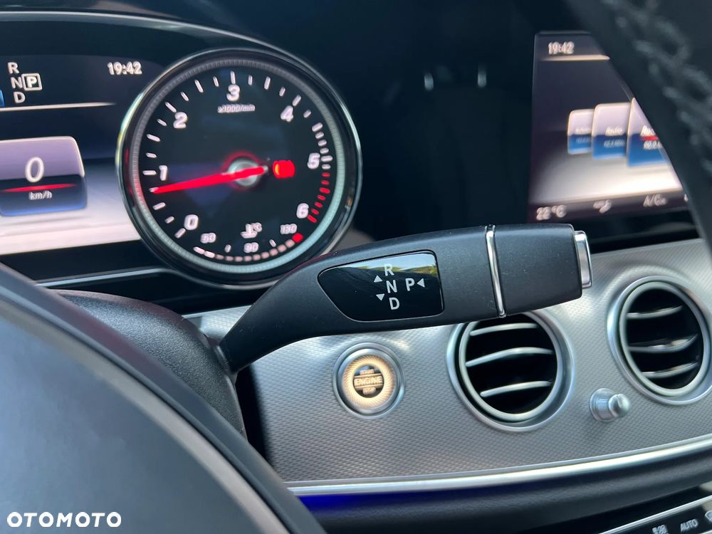 Mercedes-Benz Klasa E 220 d 4Matic 9G-TRONIC - 15