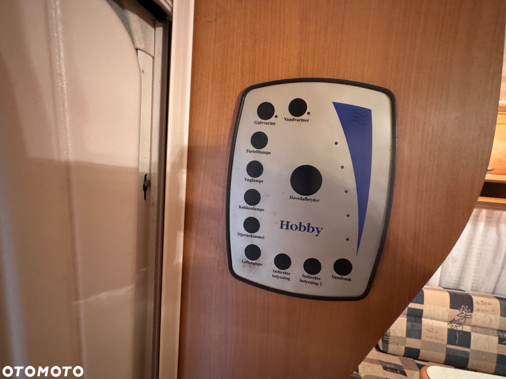 Hobby Przyczepa kempingowa hobby 650 z przedsionkiem i nową klimatyzacją - 11