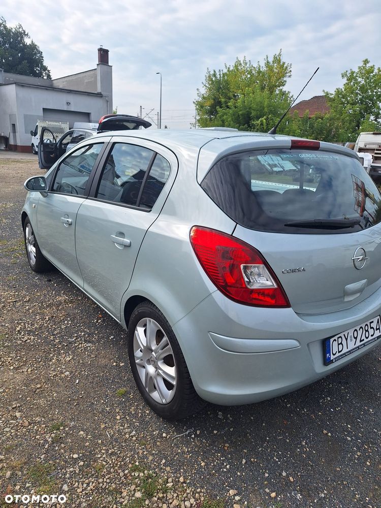Opel Corsa 1.2 16V Cosmo - 3