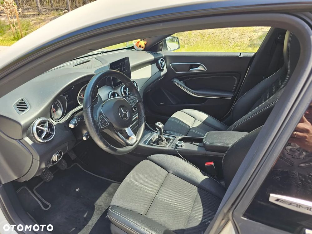 Mercedes-Benz CLA 180 Urban - 7