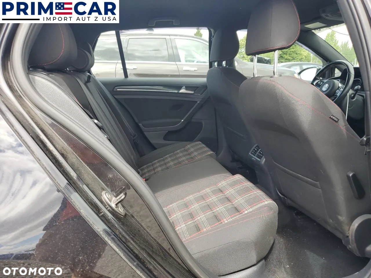 Volkswagen Golf - 10