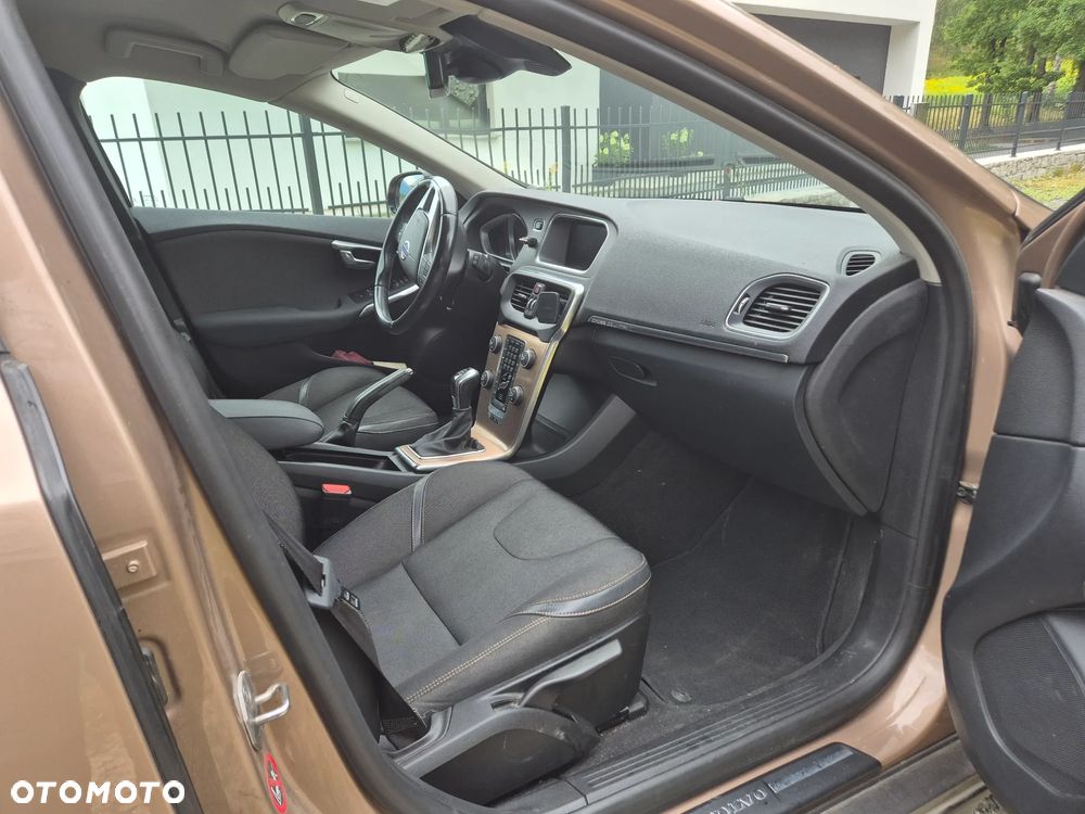 Volvo V40 Cross Country - 9
