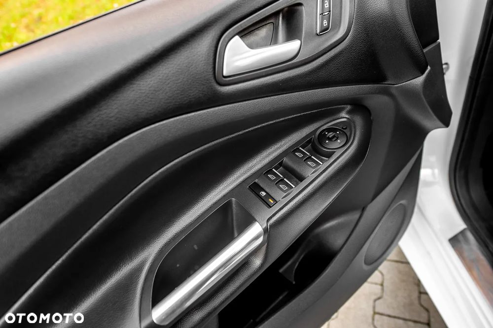 Ford Kuga 1.6 EcoBoost 4x4 Titanium - 26