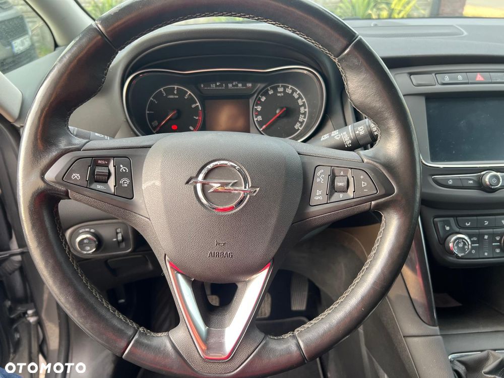 Opel Zafira 1.6 T Plus S&S - 9