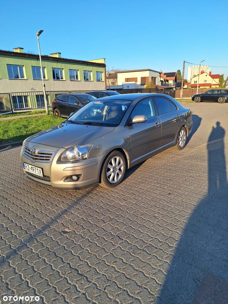 Toyota Avensis - 1
