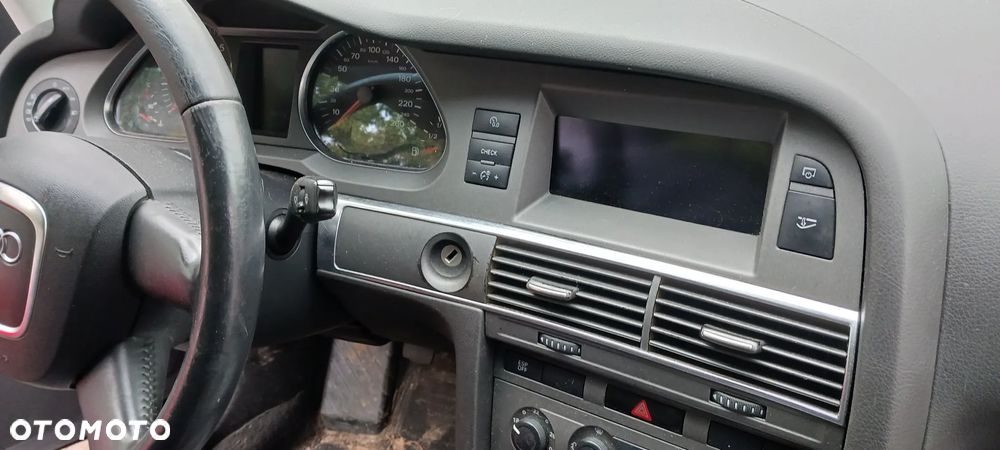 Audi A6 C6 sedan silnik 2.4 V6 BDW skrzynia biegów manual JAV drzwi maska zderzak błotnik LY7H drzwi podsufitka lampa wiązka silnika 4F1971072 Q 02 konsola panel kierownica mechanizm MMI panel sterownik sprężarka klimatyzacji przewód maglownica wspomagania zwrotnica tunel filtr obudowa wykładzina wygłuszenie czujnik osłona belka wydech tłumik sterownik silnika zegary kratki nawiewu szyba przewód rura nagrzewnica rezystor ogrzewania osłona atrapa uszczelka przewód zamek zacisk klamka CAŁY NA CZĘŚCI WSZYSTKIE CZĘŚCI - 8