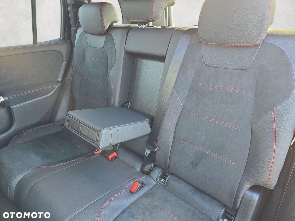 Mercedes-Benz GLB - 12