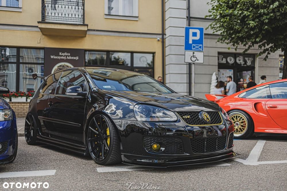 Volkswagen Golf - 1