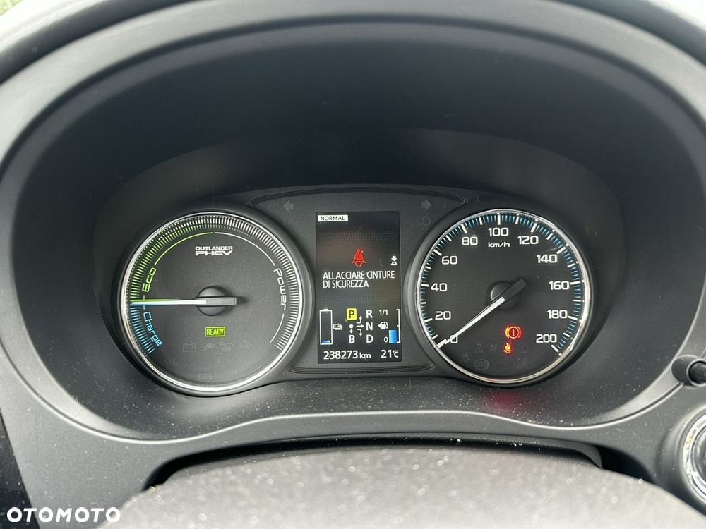 Mitsubishi Outlander - 12