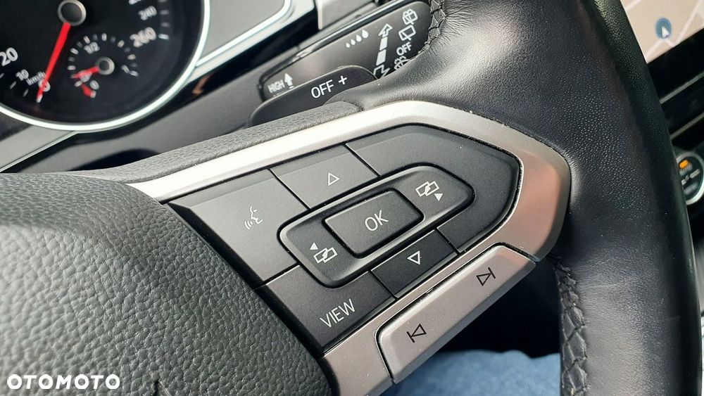 Volkswagen Passat - 17