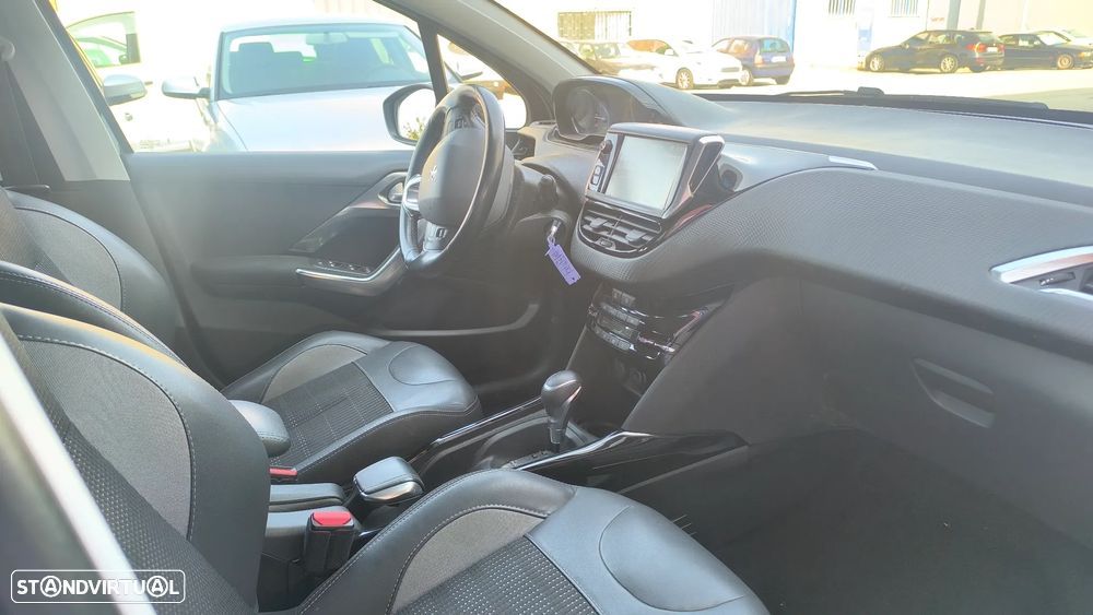 Peugeot 2008 1.2 PureTech Allure EAT6 - 7