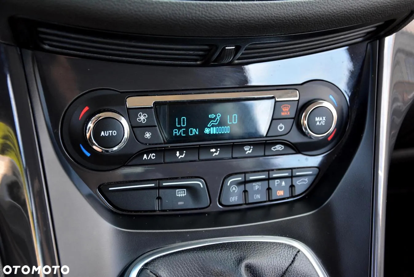 Ford Kuga 1.6 EcoBoost 2x4 Titanium - 34